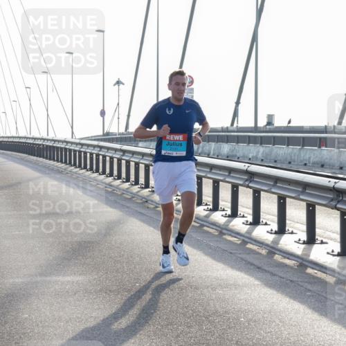 03.10.2026 - Köhlbrandbrückenlauf Yannick Fuchs http://msf.ph/oto/10776321 03.10.2026 09:17:39 Position 1 2131 meine-sportfotos.de