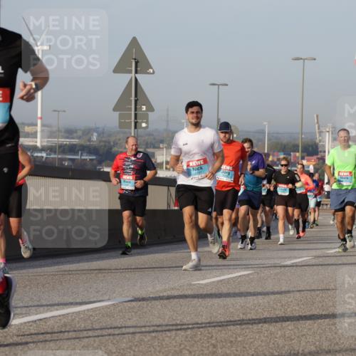 03.10.2026 - Köhlbrandbrückenlauf Yannick Fuchs http://msf.ph/oto/10776333 03.10.2026 09:42:26 Position 2 1422, 3141 meine-sportfotos.de