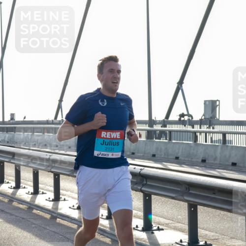 03.10.2026 - Köhlbrandbrückenlauf Yannick Fuchs http://msf.ph/oto/10776336 03.10.2026 09:17:40 Position 1 2131 meine-sportfotos.de