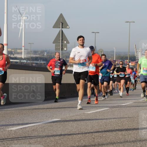 03.10.2026 - Köhlbrandbrückenlauf Yannick Fuchs http://msf.ph/oto/10776339 03.10.2026 09:42:27 Position 2 1422, 3167, 3141 meine-sportfotos.de