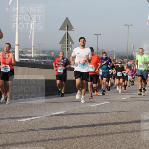 03.10.2026 - Köhlbrandbrückenlauf Yannick Fuchs http://msf.ph/oto/10776343 03.10.2026 09:42:27 Position 2 1422, 3157, 3141 meine-sportfotos.de
