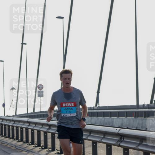 03.10.2026 - Köhlbrandbrückenlauf Yannick Fuchs http://msf.ph/oto/10776348 03.10.2026 09:17:56 Position 1 2102 meine-sportfotos.de