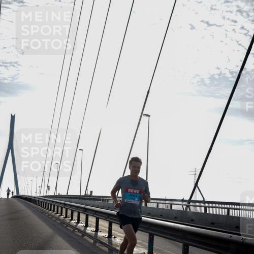 03.10.2026 - Köhlbrandbrückenlauf Yannick Fuchs http://msf.ph/oto/10776361 03.10.2026 09:17:58 Position 1 2102 meine-sportfotos.de