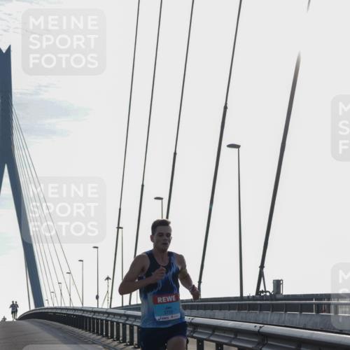 03.10.2026 - Köhlbrandbrückenlauf Yannick Fuchs http://msf.ph/oto/10776419 03.10.2026 09:18:13 Position 1 3735 meine-sportfotos.de