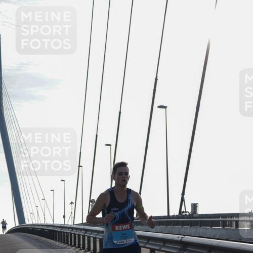 03.10.2026 - Köhlbrandbrückenlauf Yannick Fuchs http://msf.ph/oto/10776422 03.10.2026 09:18:13 Position 1 3735 meine-sportfotos.de