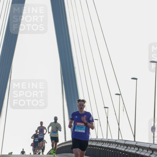 03.10.2026 - Köhlbrandbrückenlauf Yannick Fuchs http://msf.ph/oto/10776476 03.10.2026 09:18:37 Position 1 2172 meine-sportfotos.de