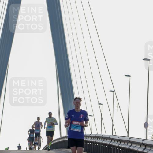 03.10.2026 - Köhlbrandbrückenlauf Yannick Fuchs http://msf.ph/oto/10776479 03.10.2026 09:18:37 Position 1 2172 meine-sportfotos.de