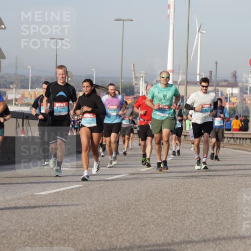 03.10.2026 - Köhlbrandbrückenlauf Yannick Fuchs http://msf.ph/oto/10776493 03.10.2026 09:42:38 Position 2 17 meine-sportfotos.de