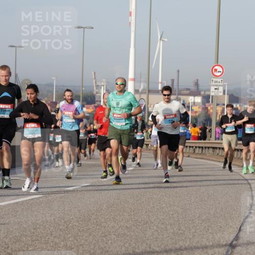 03.10.2026 - Köhlbrandbrückenlauf Yannick Fuchs http://msf.ph/oto/10776497 03.10.2026 09:42:38 Position 2 3828, 2351, 1500 meine-sportfotos.de