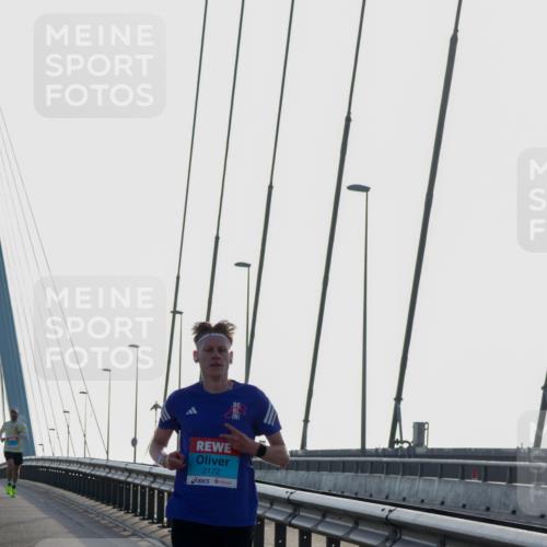 03.10.2026 - Köhlbrandbrückenlauf Yannick Fuchs http://msf.ph/oto/10776502 03.10.2026 09:18:43 Position 1 2172 meine-sportfotos.de