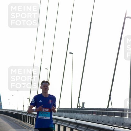 03.10.2026 - Köhlbrandbrückenlauf Yannick Fuchs http://msf.ph/oto/10776504 03.10.2026 09:18:43 Position 1 2172 meine-sportfotos.de