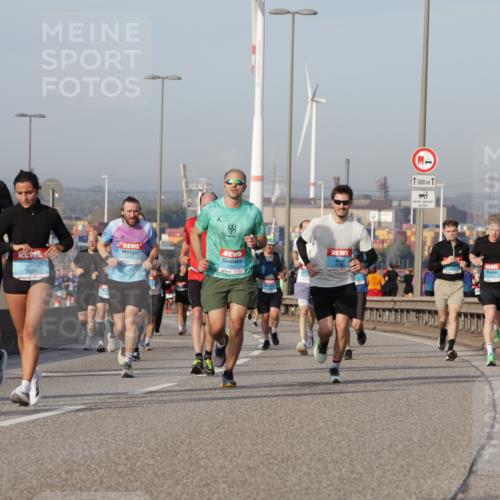 03.10.2026 - Köhlbrandbrückenlauf Yannick Fuchs http://msf.ph/oto/10776508 03.10.2026 09:42:39 Position 2 2576, 500, 3828 meine-sportfotos.de
