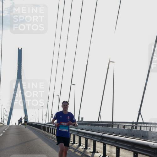 03.10.2026 - Köhlbrandbrückenlauf Yannick Fuchs http://msf.ph/oto/10776510 03.10.2026 09:18:43 Position 1 2172 meine-sportfotos.de