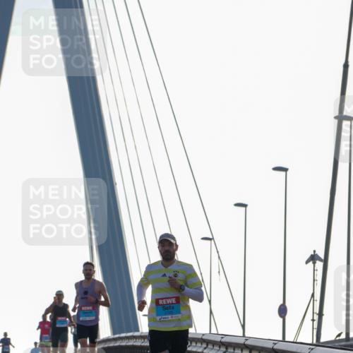 03.10.2026 - Köhlbrandbrückenlauf Yannick Fuchs http://msf.ph/oto/10776520 03.10.2026 09:18:46 Position 1 2120 meine-sportfotos.de