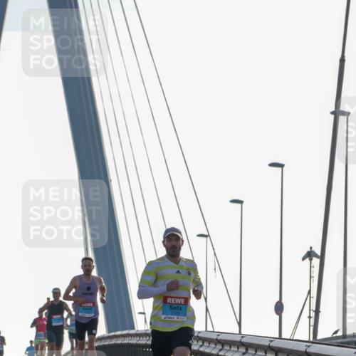 03.10.2026 - Köhlbrandbrückenlauf Yannick Fuchs http://msf.ph/oto/10776526 03.10.2026 09:18:46 Position 1 2120 meine-sportfotos.de