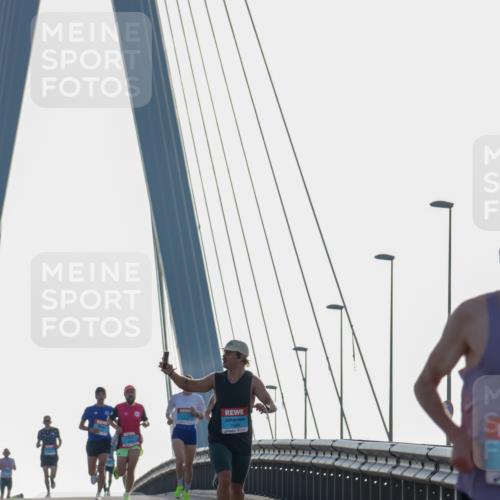 03.10.2026 - Köhlbrandbrückenlauf Yannick Fuchs http://msf.ph/oto/10776534 03.10.2026 09:18:54 Position 1 1599 meine-sportfotos.de