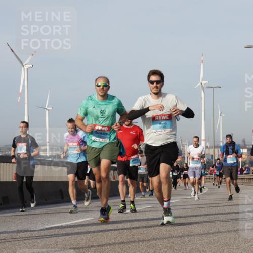 03.10.2026 - Köhlbrandbrückenlauf Yannick Fuchs http://msf.ph/oto/10776541 03.10.2026 09:42:43 Position 2 2351, 3790, 500 meine-sportfotos.de