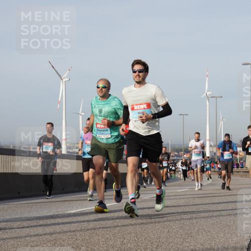 03.10.2026 - Köhlbrandbrückenlauf Yannick Fuchs http://msf.ph/oto/10776553 03.10.2026 09:42:44 Position 2 2351 meine-sportfotos.de