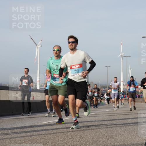 03.10.2026 - Köhlbrandbrückenlauf Yannick Fuchs http://msf.ph/oto/10776556 03.10.2026 09:42:44 Position 2 2351, 3790 meine-sportfotos.de