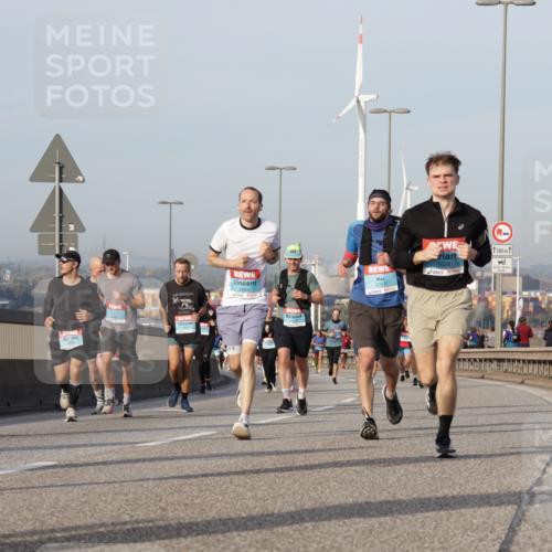 03.10.2026 - Köhlbrandbrückenlauf Yannick Fuchs http://msf.ph/oto/10776562 03.10.2026 09:42:45 Position 2 1236, 1028, 3751, 500, 1031 meine-sportfotos.de
