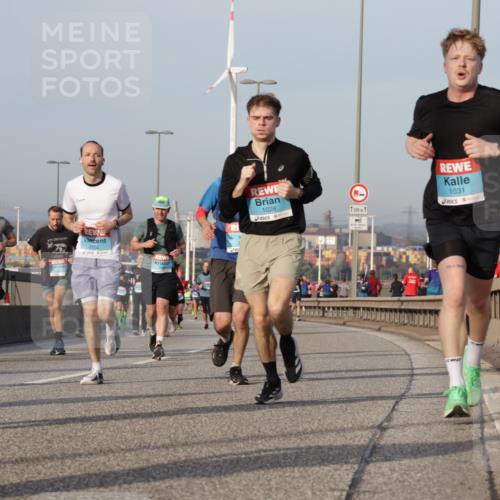 03.10.2026 - Köhlbrandbrückenlauf Yannick Fuchs http://msf.ph/oto/10776572 03.10.2026 09:42:46 Position 2 2852, 1028, 500, 1031 meine-sportfotos.de