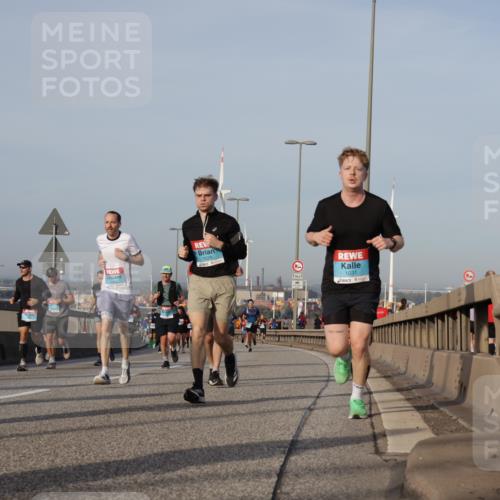 03.10.2026 - Köhlbrandbrückenlauf Yannick Fuchs http://msf.ph/oto/10776576 03.10.2026 09:42:46 Position 2 1028, 50, 1, 1031 meine-sportfotos.de