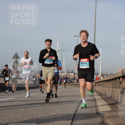 03.10.2026 - Köhlbrandbrückenlauf Yannick Fuchs http://msf.ph/oto/10776583 03.10.2026 09:42:47 Position 2 1028, 1031 meine-sportfotos.de
