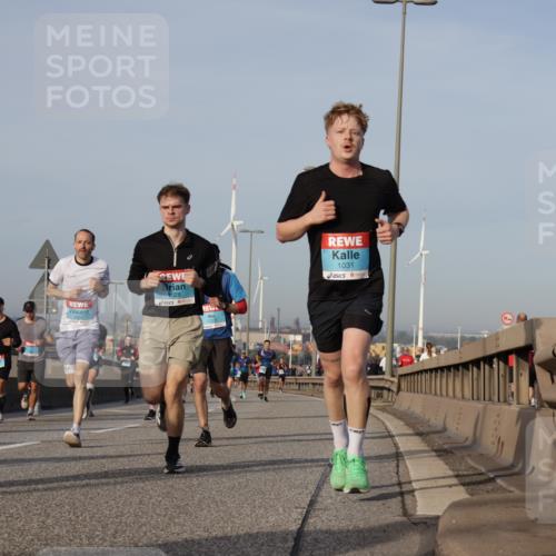 03.10.2026 - Köhlbrandbrückenlauf Yannick Fuchs http://msf.ph/oto/10776586 03.10.2026 09:42:47 Position 2 1028, 1031 meine-sportfotos.de