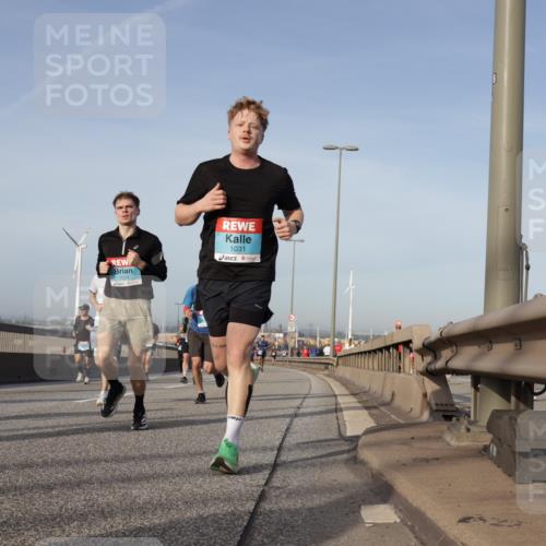 03.10.2026 - Köhlbrandbrückenlauf Yannick Fuchs http://msf.ph/oto/10776589 03.10.2026 09:42:47 Position 2 1028, 1031, 0 meine-sportfotos.de