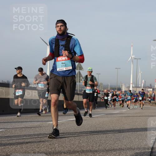 03.10.2026 - Köhlbrandbrückenlauf Yannick Fuchs http://msf.ph/oto/10776610 03.10.2026 09:42:49 Position 2 2852, 3757 meine-sportfotos.de
