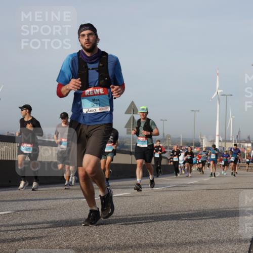 03.10.2026 - Köhlbrandbrückenlauf Yannick Fuchs http://msf.ph/oto/10776613 03.10.2026 09:42:49 Position 2 3757 meine-sportfotos.de