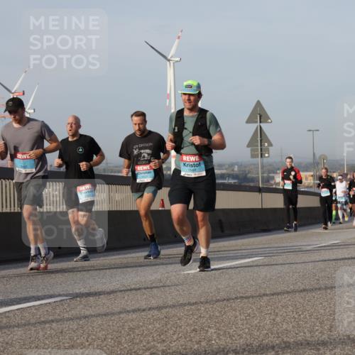 03.10.2026 - Köhlbrandbrückenlauf Yannick Fuchs http://msf.ph/oto/10776630 03.10.2026 09:42:50 Position 2 2248, 1987, 2521, 1549 meine-sportfotos.de