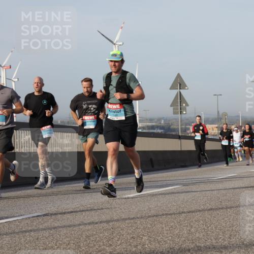 03.10.2026 - Köhlbrandbrückenlauf Yannick Fuchs http://msf.ph/oto/10776635 03.10.2026 09:42:50 Position 2 3862, 2521, 1549, 1987 meine-sportfotos.de