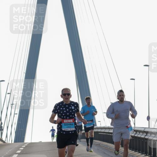 03.10.2026 - Köhlbrandbrückenlauf Yannick Fuchs http://msf.ph/oto/10776670 03.10.2026 09:19:13 Position 1 2263 meine-sportfotos.de