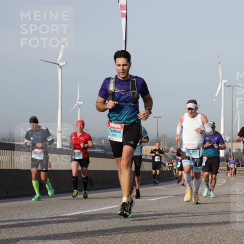 03.10.2026 - Köhlbrandbrückenlauf Yannick Fuchs http://msf.ph/oto/10776702 03.10.2026 09:42:59 Position 2 3700 meine-sportfotos.de