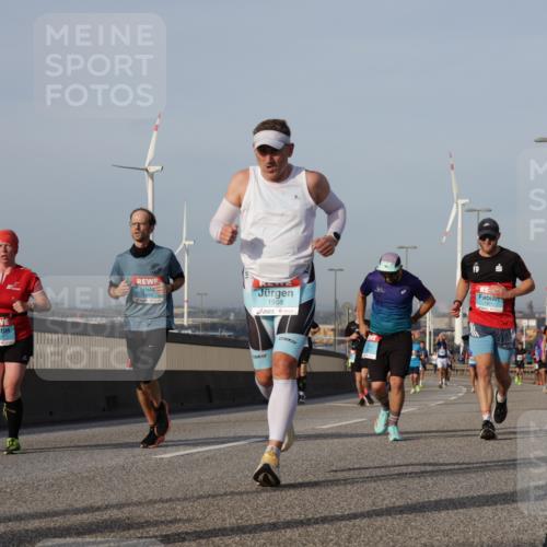 03.10.2026 - Köhlbrandbrückenlauf Yannick Fuchs http://msf.ph/oto/10776726 03.10.2026 09:43:01 Position 2 1068, 1968, 1901 meine-sportfotos.de