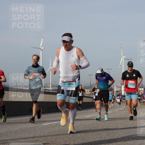 03.10.2026 - Köhlbrandbrückenlauf Yannick Fuchs http://msf.ph/oto/10776731 03.10.2026 09:43:01 Position 2 1968 meine-sportfotos.de