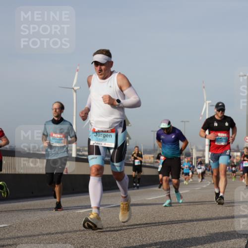 03.10.2026 - Köhlbrandbrückenlauf Yannick Fuchs http://msf.ph/oto/10776734 03.10.2026 09:43:02 Position 2 1237, 1068, 1968 meine-sportfotos.de