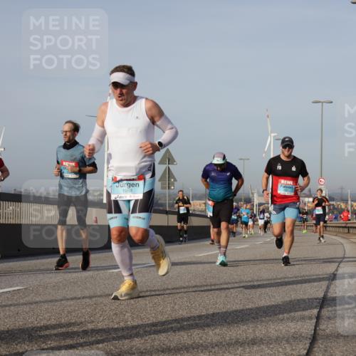 03.10.2026 - Köhlbrandbrückenlauf Yannick Fuchs http://msf.ph/oto/10776737 03.10.2026 09:43:02 Position 2 1968 meine-sportfotos.de