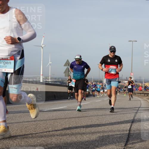 03.10.2026 - Köhlbrandbrückenlauf Yannick Fuchs http://msf.ph/oto/10776745 03.10.2026 09:43:02 Position 2 1968, 1901 meine-sportfotos.de