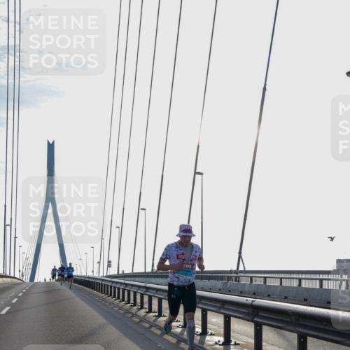 03.10.2026 - Köhlbrandbrückenlauf Yannick Fuchs http://msf.ph/oto/10776759 03.10.2026 09:19:30 Position 1  meine-sportfotos.de