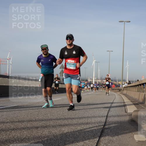 03.10.2026 - Köhlbrandbrückenlauf Yannick Fuchs http://msf.ph/oto/10776763 03.10.2026 09:43:04 Position 2 1901 meine-sportfotos.de