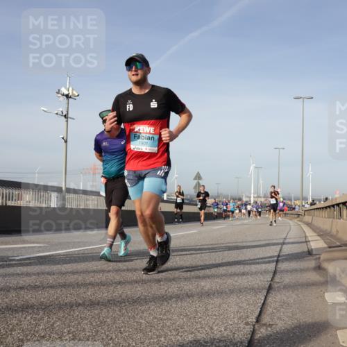 03.10.2026 - Köhlbrandbrückenlauf Yannick Fuchs http://msf.ph/oto/10776773 03.10.2026 09:43:04 Position 2 1901 meine-sportfotos.de