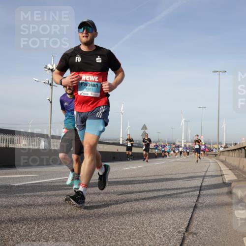 03.10.2026 - Köhlbrandbrückenlauf Yannick Fuchs http://msf.ph/oto/10776777 03.10.2026 09:43:05 Position 2 1901 meine-sportfotos.de