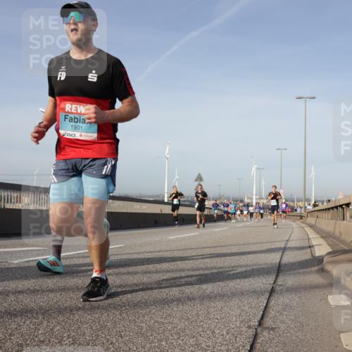 03.10.2026 - Köhlbrandbrückenlauf Yannick Fuchs http://msf.ph/oto/10776780 03.10.2026 09:43:05 Position 2 1901, 5, 8 meine-sportfotos.de
