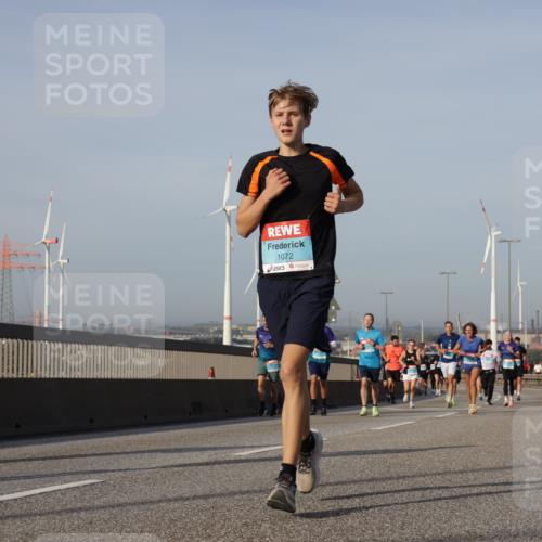 03.10.2026 - Köhlbrandbrückenlauf Yannick Fuchs http://msf.ph/oto/10776813 03.10.2026 09:43:09 Position 2 1072 meine-sportfotos.de