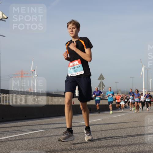03.10.2026 - Köhlbrandbrückenlauf Yannick Fuchs http://msf.ph/oto/10776818 03.10.2026 09:43:10 Position 2 1072 meine-sportfotos.de