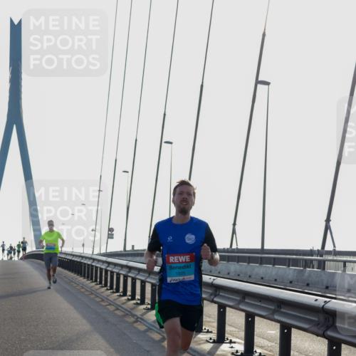 03.10.2026 - Köhlbrandbrückenlauf Yannick Fuchs http://msf.ph/oto/10776824 03.10.2026 09:19:45 Position 1 1825 meine-sportfotos.de