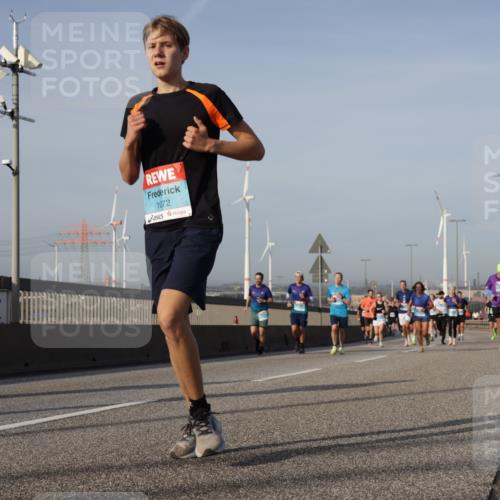 03.10.2026 - Köhlbrandbrückenlauf Yannick Fuchs http://msf.ph/oto/10776826 03.10.2026 09:43:10 Position 2 1072 meine-sportfotos.de