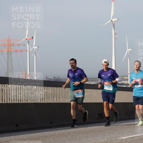 03.10.2026 - Köhlbrandbrückenlauf Yannick Fuchs http://msf.ph/oto/10776828 03.10.2026 09:43:12 Position 2 2515 meine-sportfotos.de
